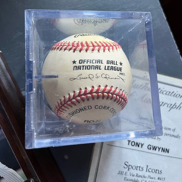 Tony Gwynn Signed Baseball - Picture 4 of 6